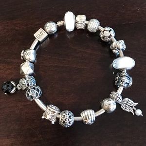 Entire PANDORA Bracelet with charms (silver/Gold)